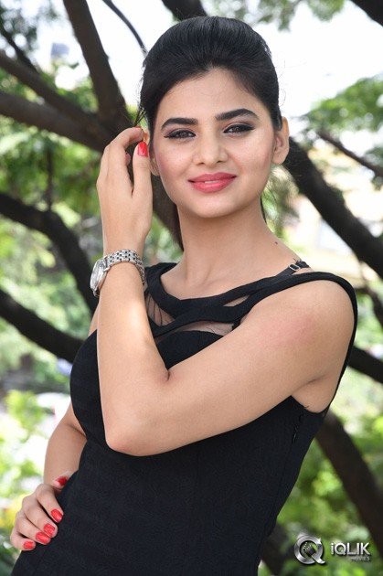 Kamna-Ranawat-Interview-About-Selfie-Raja